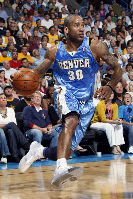 詹姆斯早在 詹姆斯早在